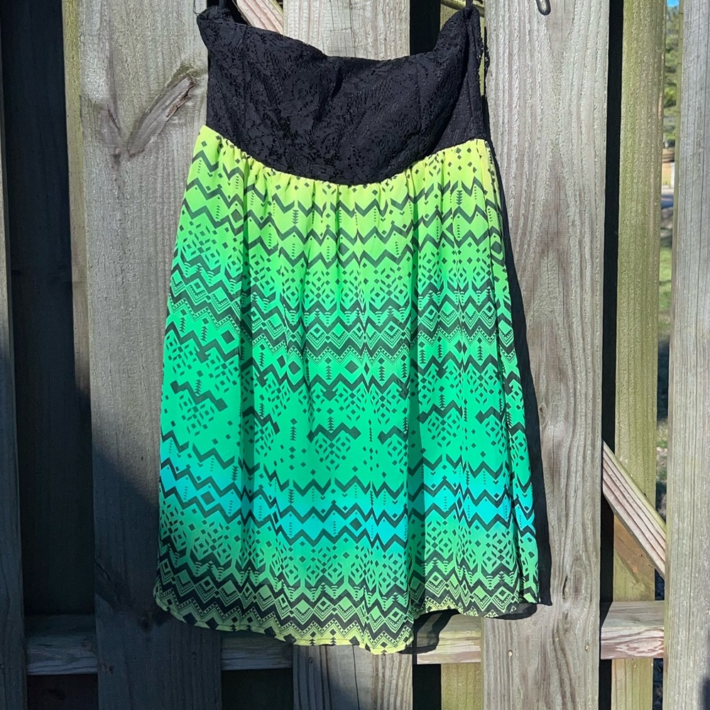 Cantata black lace strapless green ombré top
